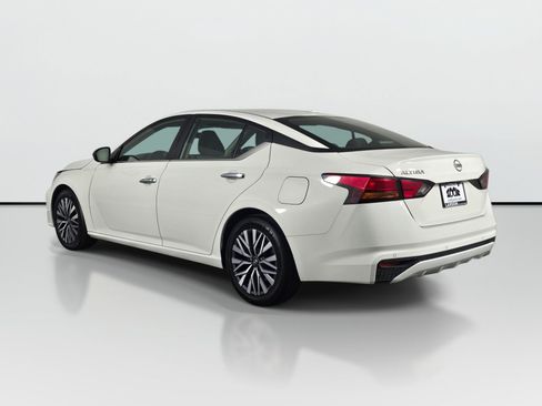 Used 2025 Nissan Altima 2.5 SV FWD image 3