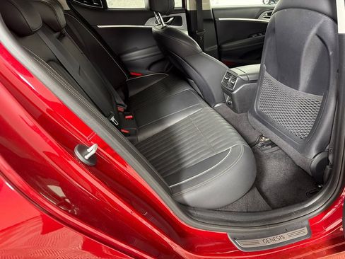 Used 2020 Genesis G70 3.3T RWD image 17