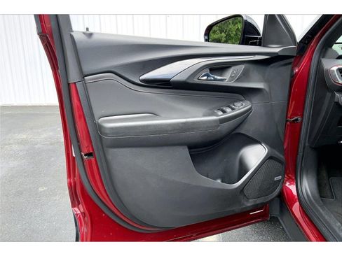 Used 2022 Chevrolet TrailBlazer RS w/ Technology Package FWD image 21