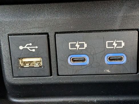 Used 2022 Toyota Highlander XLE image 26