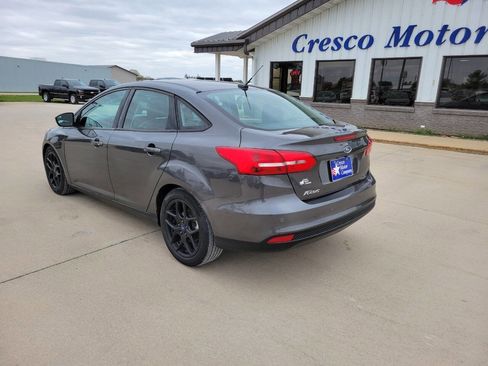 Used 2016 Ford Focus SE w/ Equipment Group 201A FWD image 3