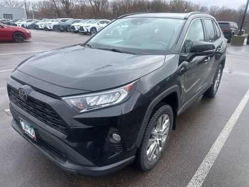 Used 2020 Toyota RAV4 XLE Premium image 2