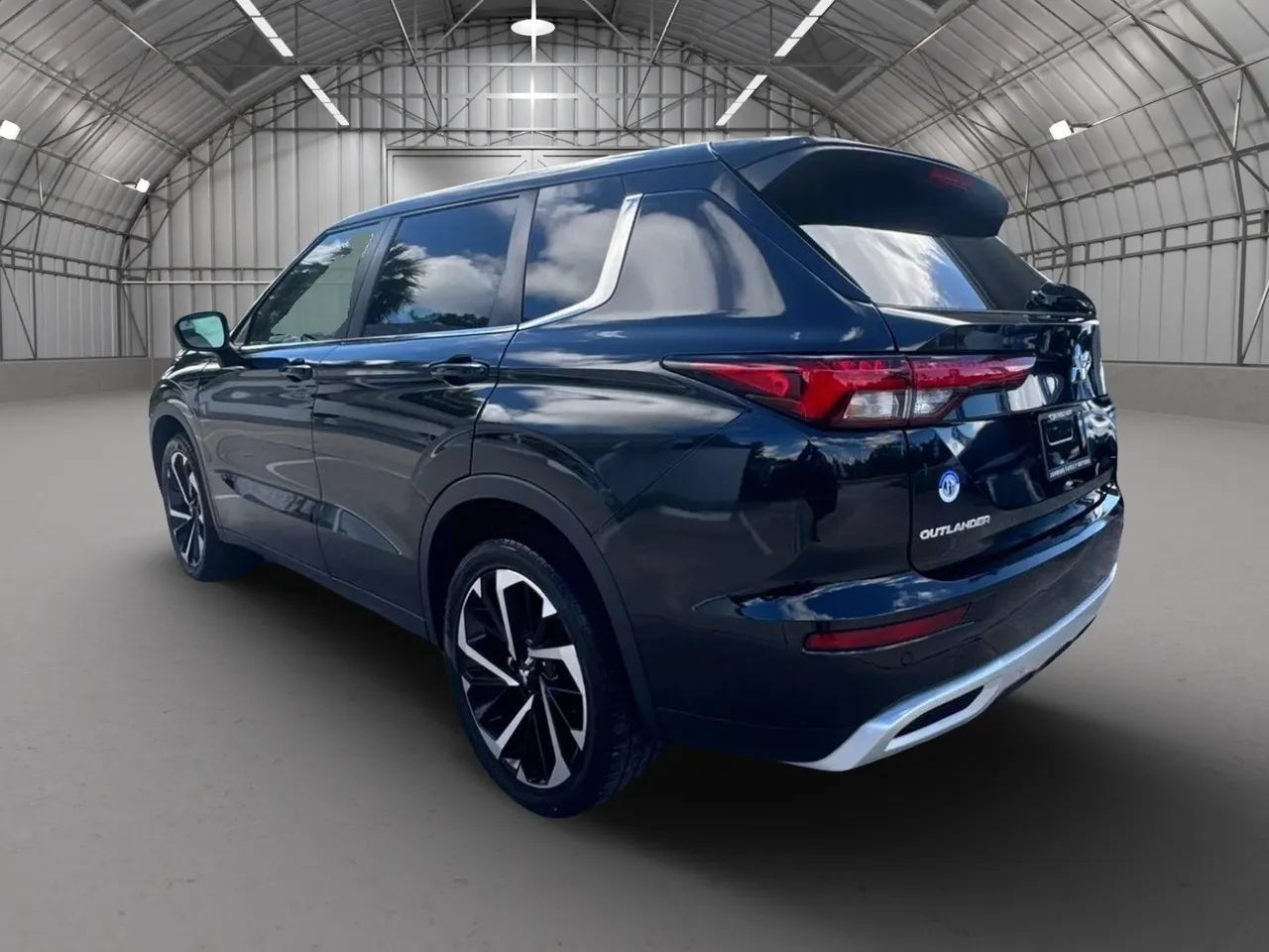 Used 2023 Mitsubishi Outlander SE FWD image 4