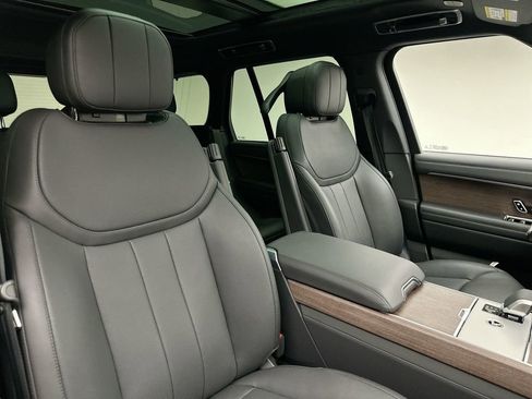 Used 2025 Land Rover Range Rover SE AWD/4WD image 18