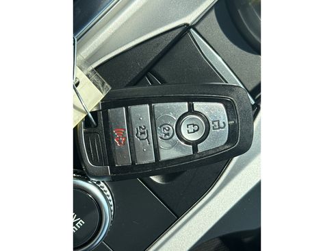 Used 2022 Ford Explorer XLT w/ Equipment Group 202A AWD/4WD image 40