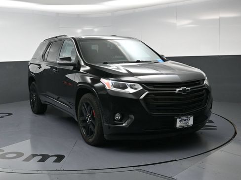 Used 2021 Chevrolet Traverse Premier w/ Redline Edition AWD/4WD image 14