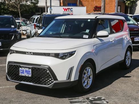 Used 2023 Kia Soul LX w/ LX Technology Package image 5