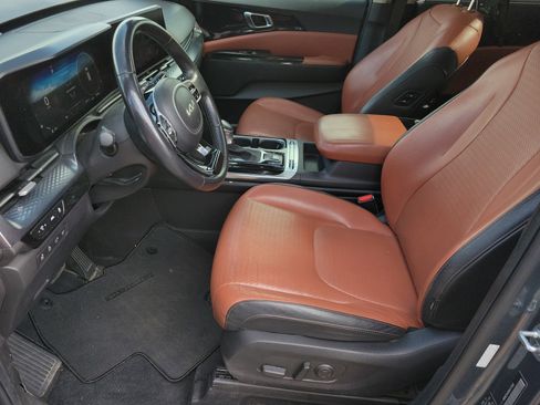 Used 2022 Kia Carnival SX Prestige image 3