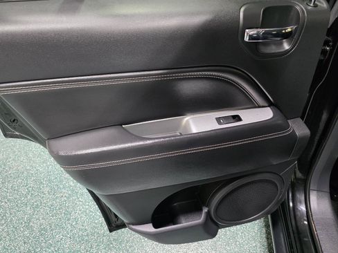 Used 2017 Jeep Compass Latitude image 20