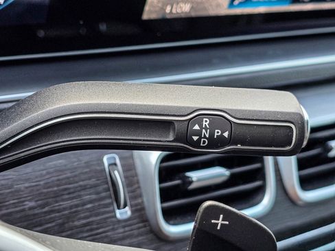 Used 2021 Mercedes-Benz GLE 350 4MATIC image 26