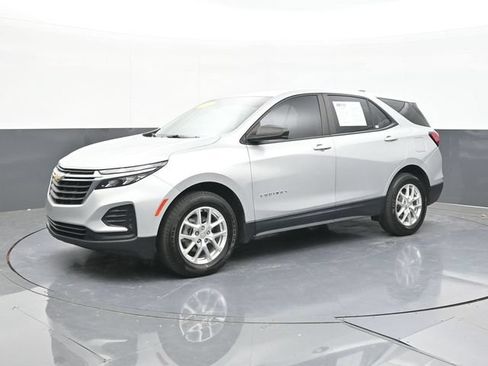 Used 2022 Chevrolet Equinox LS FWD image 7