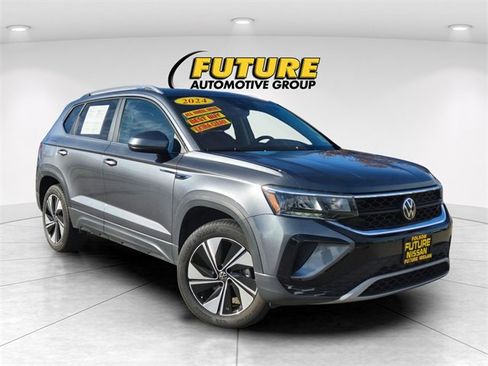 Used 2024 Volkswagen Taos SE image 1