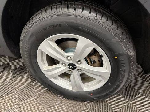 Certified 2023 Kia Sorento LX AWD/4WD image 35