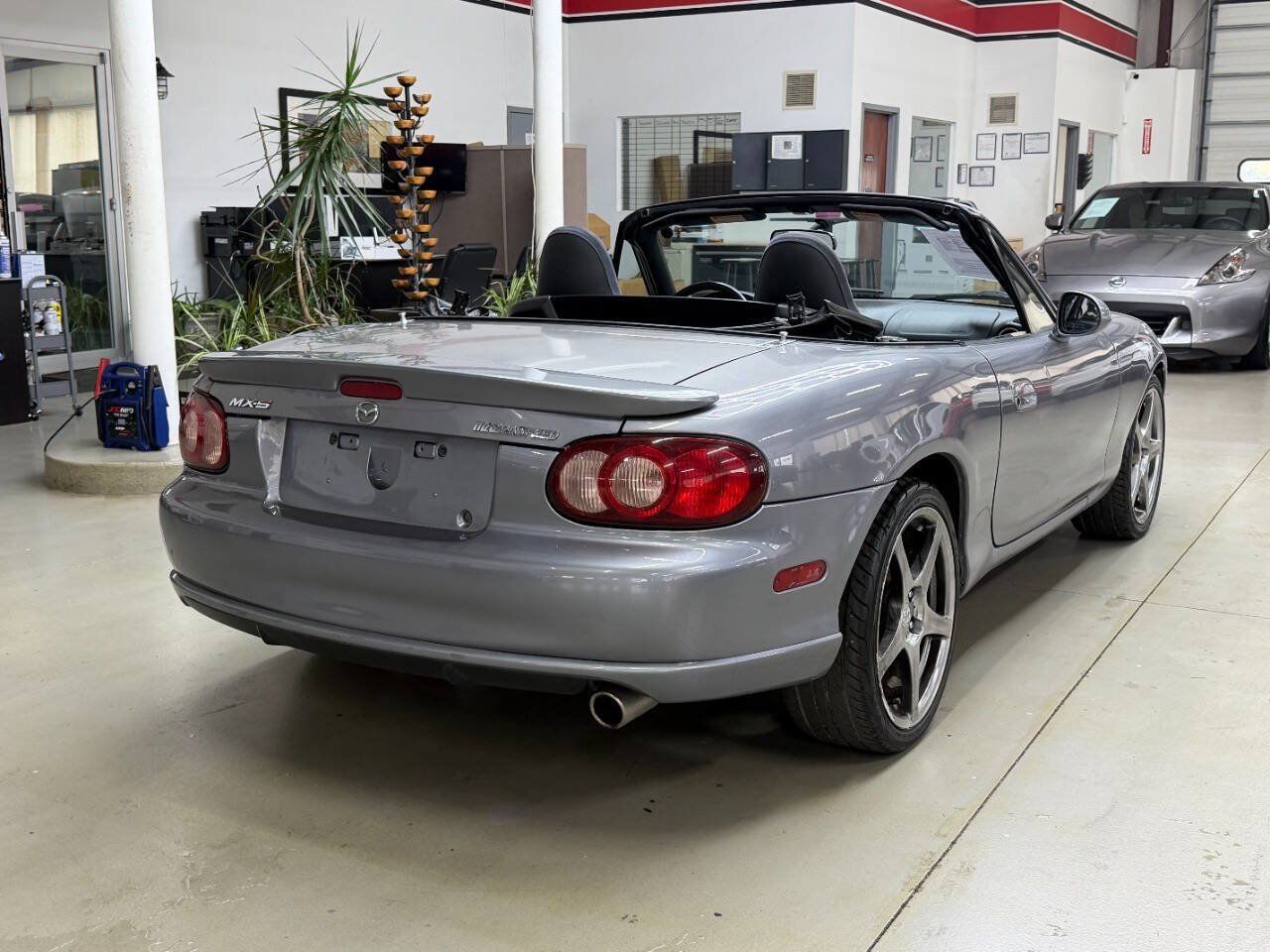 Used 2004 MAZDA MX-5 Miata MAZDASPEED RWD image 2
