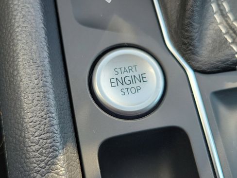 Used 2023 Volkswagen Atlas Cross Sport SE image 30