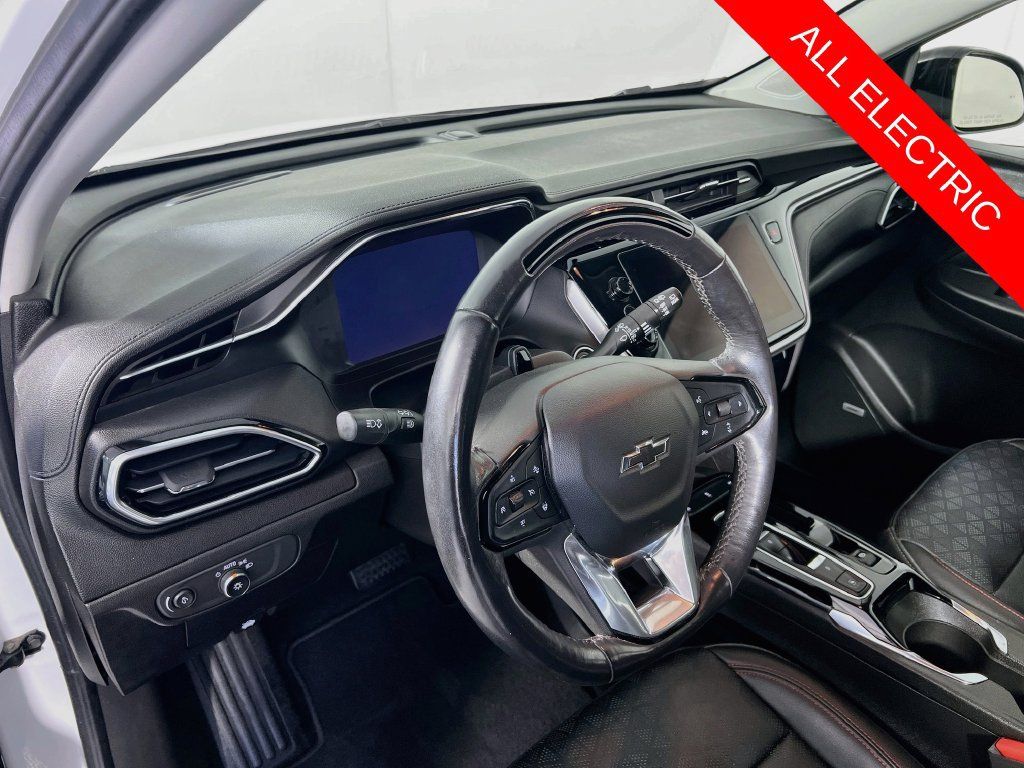 Used 2023 Chevrolet Bolt EUV Premier w/ Sun & Sound Package FWD image 9