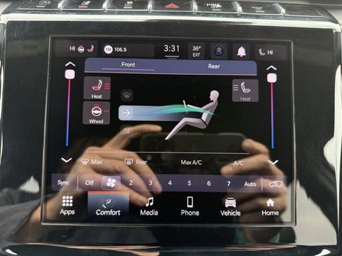 Used 2024 Jeep Grand Cherokee L Laredo image 24