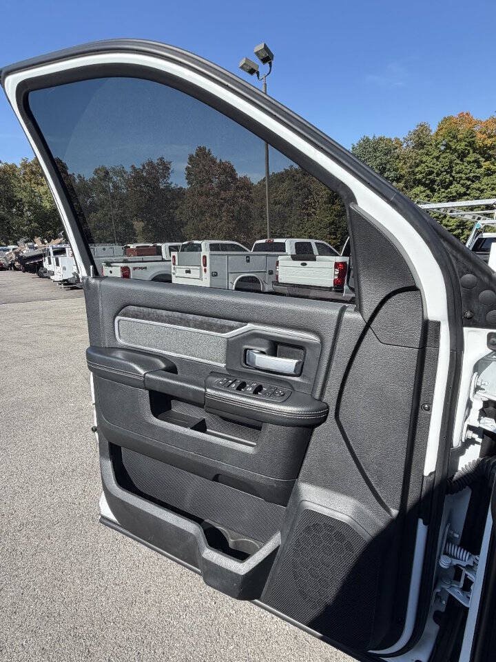 Used 2022 RAM 2500 Big Horn w/ Level C Equiment Group AWD/4WD image 26