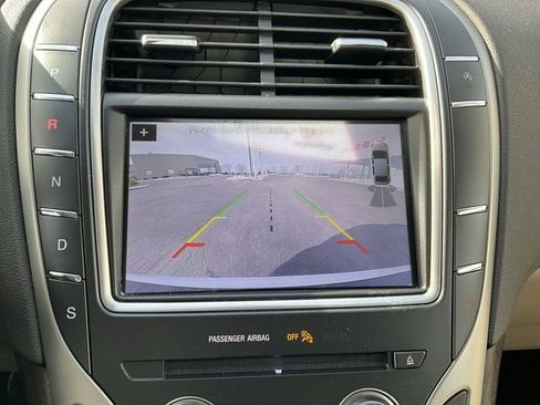 Used 2019 Lincoln Nautilus Select image 15