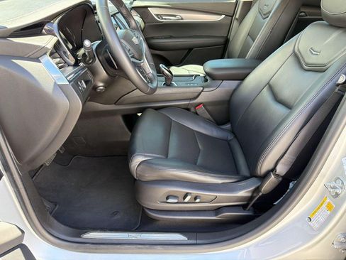 Used 2018 Cadillac XT5 Premium Luxury AWD/4WD image 4