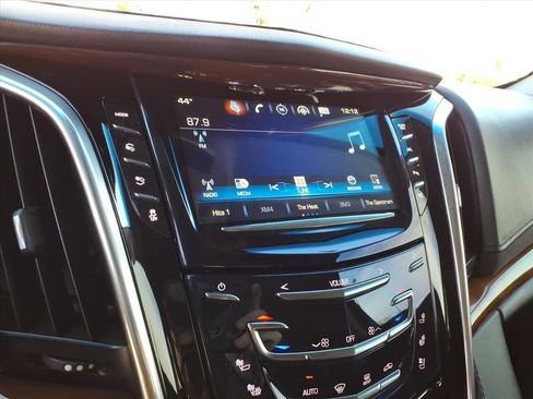 Used 2019 Cadillac Escalade ESV Premium Luxury image 21