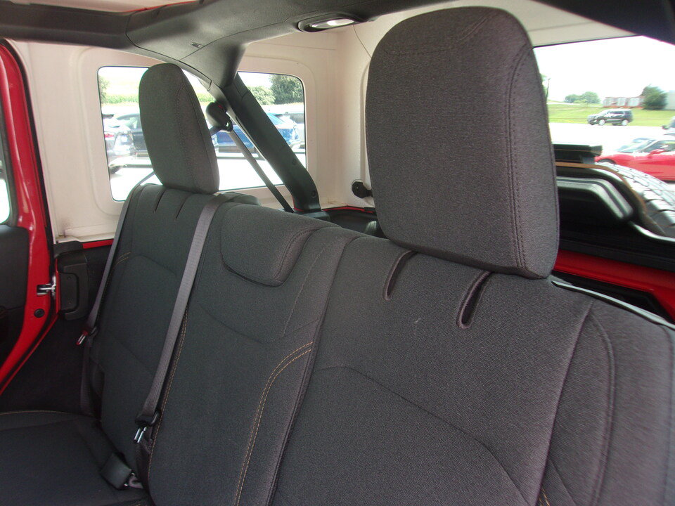 Used 2025 Jeep Wrangler Unlimited Sahara AWD/4WD image 16