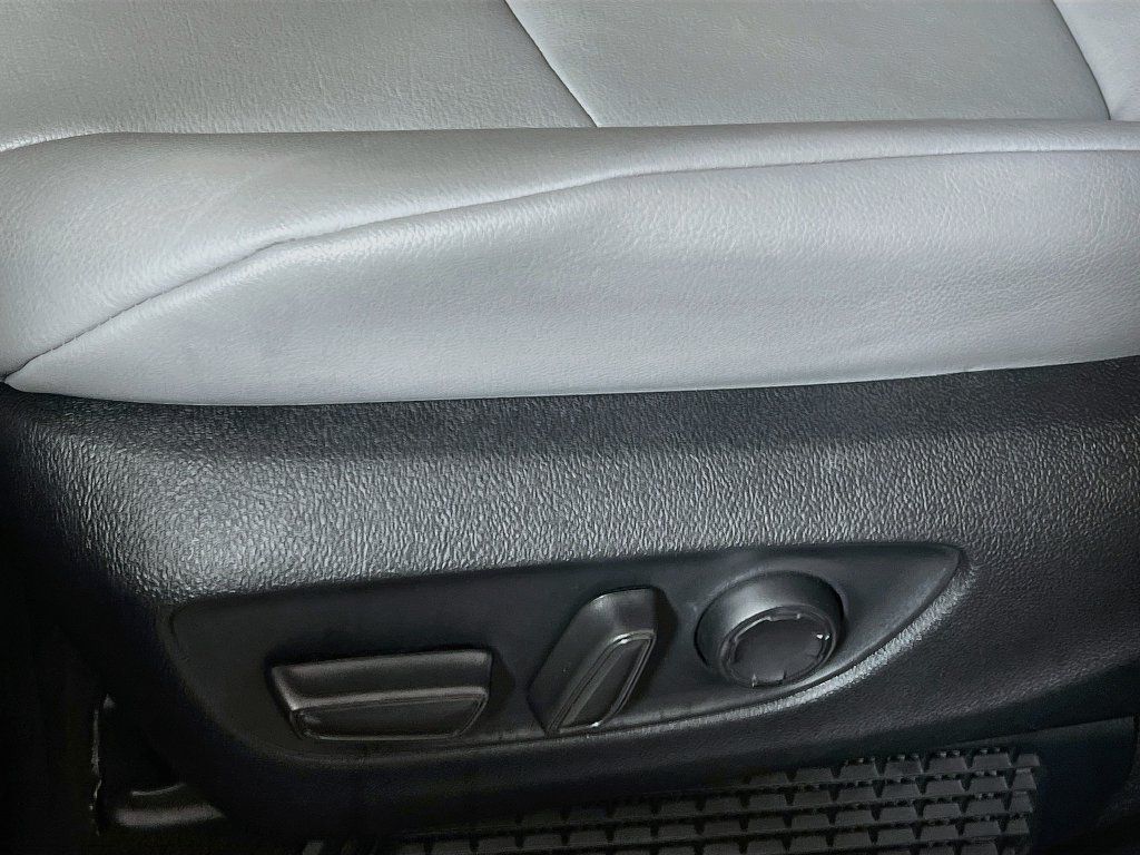 Certified 2026 Toyota Sienna XLE FWD image 17