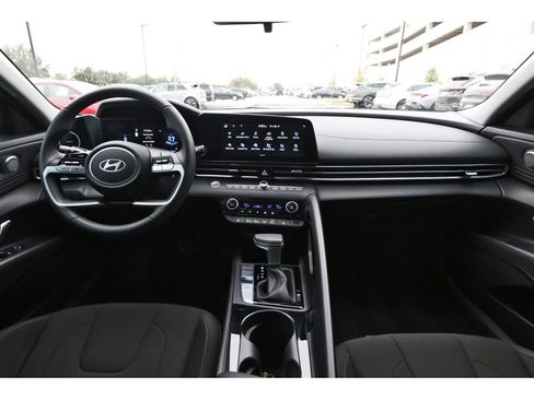 Certified 2025 Hyundai Elantra SEL image 12