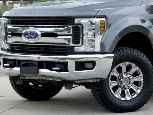 Used 2019 Ford F250 XLT w/ XLT Premium Package AWD/4WD image 8
