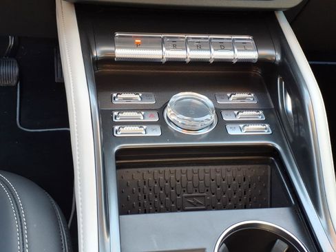 Used 2025 Lincoln Nautilus Premier w/ Equipment Group 102A image 19