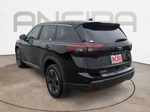 Used 2025 Nissan Rogue SV FWD image 8