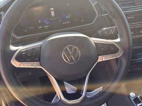 Used 2024 Volkswagen Tiguan SE image 29