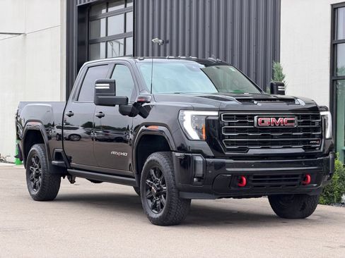 Used 2024 GMC Sierra 2500 AT4 w/ Technology Package AWD/4WD image 4