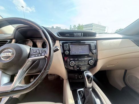 Used 2017 Nissan Rogue SL FWD image 17