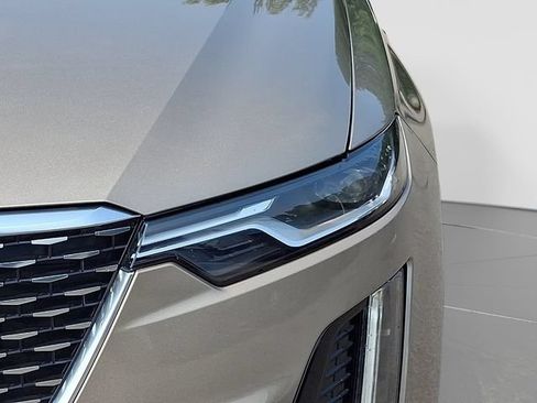 Used 2022 Cadillac XT6 Premium Luxury w/ Technology Package FWD image 11