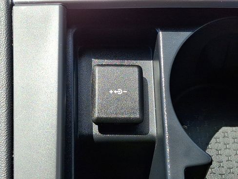 Used 2025 Jaguar F-PACE R-Dynamic S image 25