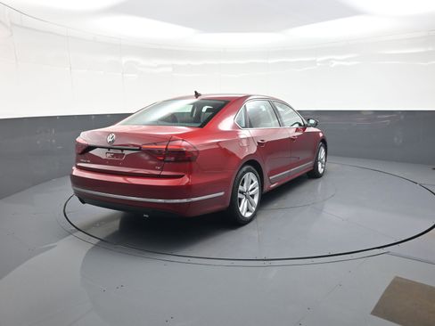 Used 2017 Volkswagen Passat 1.8T SEL Premium FWD image 3