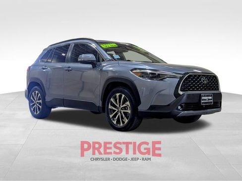 Used 2024 Toyota Corolla Cross XLE image 4