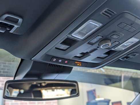 Used 2023 GMC Yukon XL Denali image 33