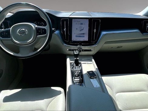 Used 2019 Volvo XC60 T5 Momentum w/ Premium Package AWD/4WD image 15