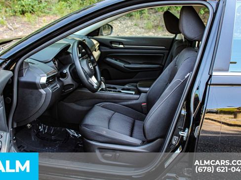 Used 2025 Nissan Altima 2.5 SV FWD image 15