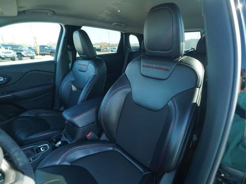 Used 2022 Jeep Cherokee Trailhawk image 36