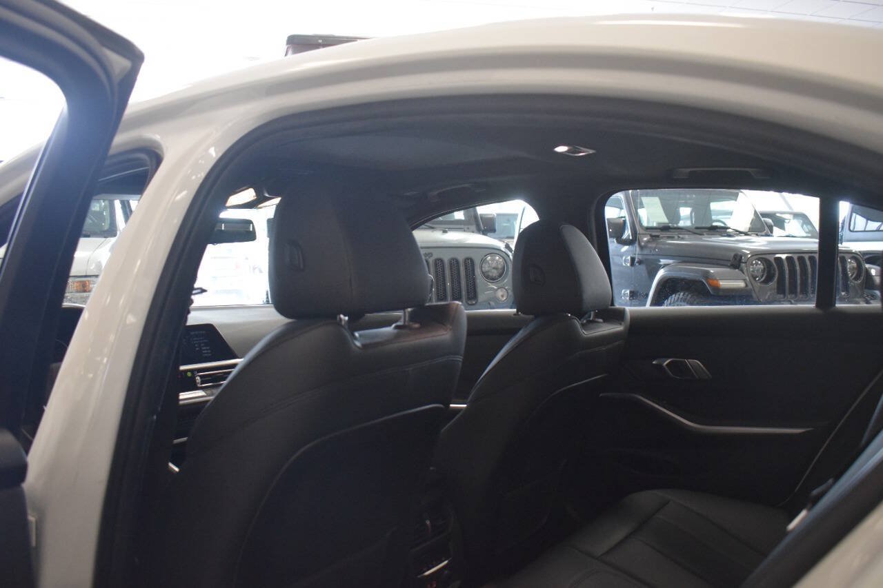 Used 2019 BMW 330i Sedan w/ Driving Assistance Package RWD image 32