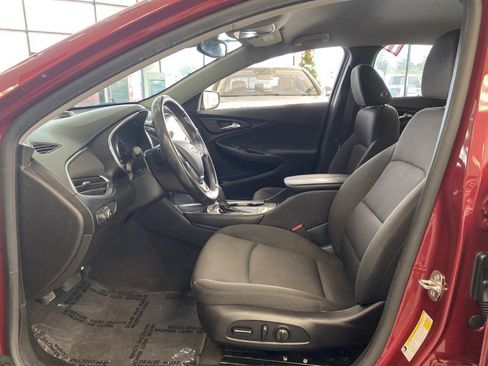 Used 2018 Chevrolet Malibu LT w/ Driver Confidence Package image 12