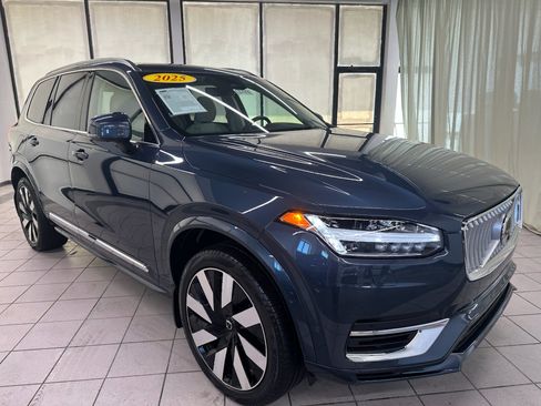 Used 2025 Volvo XC90 T8 Plus w/ Protection Package Premier AWD/4WD image 2
