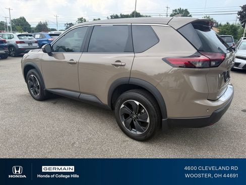 Used 2024 Nissan Rogue SV AWD/4WD image 9
