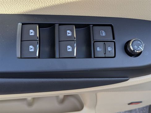 Used 2016 Toyota Highlander Limited image 14