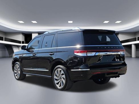 Used 2023 Lincoln Navigator Reserve image 3