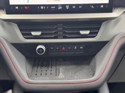 Used 2025 Ford Explorer ST-Line w/ ST-Line Street Pack image 18