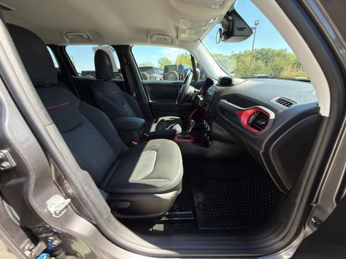 Used 2017 Jeep Renegade Trailhawk AWD/4WD image 10